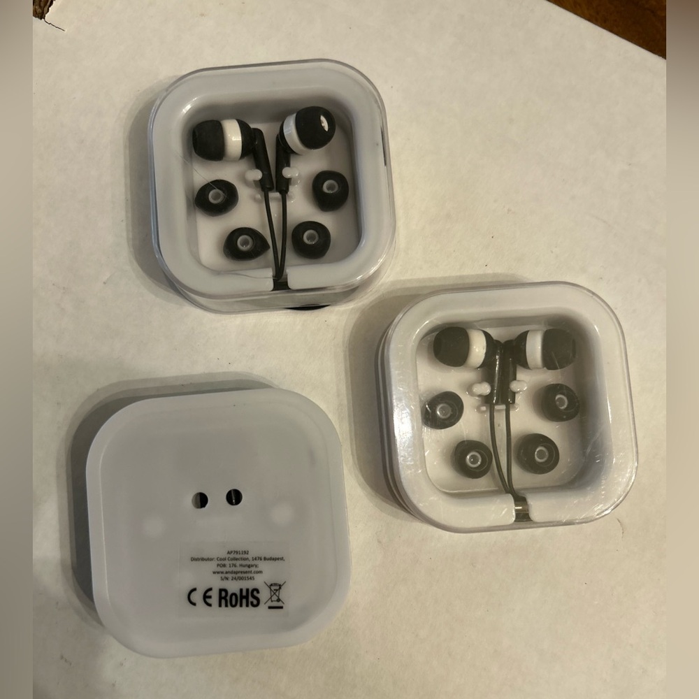 CE Rohs Earbuds Set of 3 New